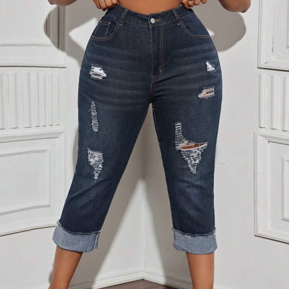 Plus size 18 Distressed Dark Blue Women's 7/8 capri Jeans - Picture 4 of 6